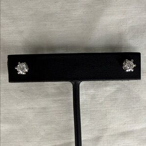 Platinum 0.64cttw Natural Diamond Stud Earrings Pt850